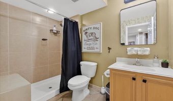 800 Whispering Village Cir, Ballwin, MO 63021