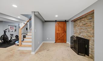 3 S Meadow Dr, Danbury, CT 06811