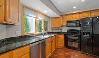 2418 Meadowridge Ct, Ann Arbor, MI 48105