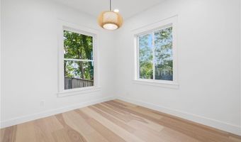 7 Sheffield Ave, Newport, RI 02840