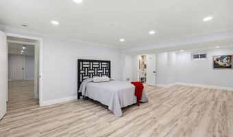 9414 WADSWORTH Dr, Bethesda, MD 20817