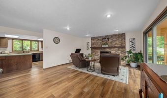 2908 N Oak Rd, Brandon, SD 57005