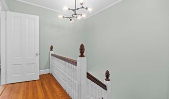 17 Everett St, Newport, RI 02840