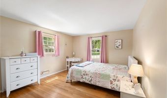 1 Woodhaven Dr, Cumberland, RI 02864