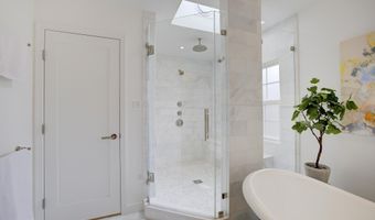 9110 WILLOW GATE Ln, Bethesda, MD 20817