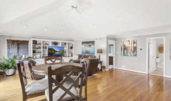 1415 W Hawthorne St, Arlington Heights, IL 60005