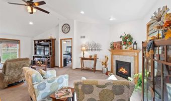 5709 Oak Crest Hill Rd SE, Riverside, IA 52327