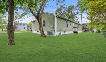 32 Bowline St, Beachwood, NJ 08722