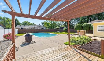 704 S Dewey St, Auburn, IN 46706