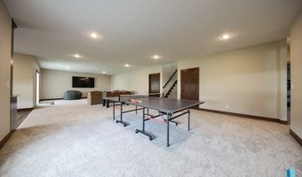 1604 W River Bend St, Brandon, SD 57005