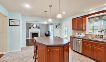 65 ANGELA Ln, York, PA 17402