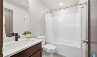 2816 E Hazelnut St, Brandon, SD 57005