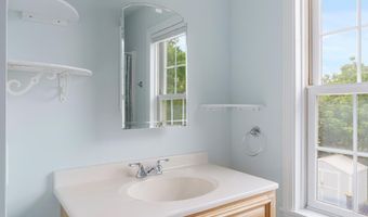 211 Oak St, Bath, ME 04530