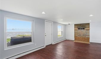 29 E Shore Dr, Coventry, RI 02816