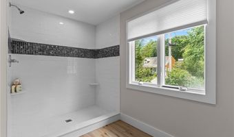 8 Woodsia Rd, Narragansett, RI 02874