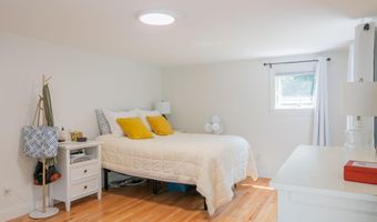 32 Pleasant Hill Rd, Falmouth, ME 04105
