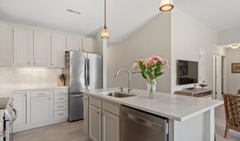 37 Governor Cir, Albany, NY 12208