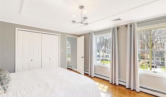 17 Mosher Dr, Barrington, RI 02806