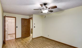 911 Woodglen Ct, Altoona, WI 54720