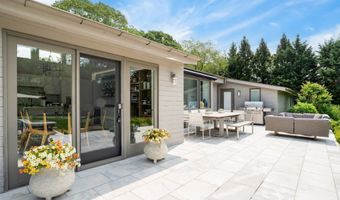 228 Town Ln, Amagansett, NY 11930