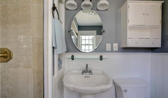 35 Pelham St A, Newport, RI 02840
