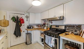 57 Oxford St, Augusta, ME 04330
