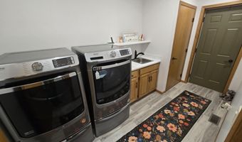 613 Springview Cir, Beatrice, NE 68310
