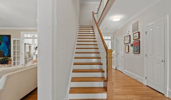 7032 WILSON Ln, Bethesda, MD 20817