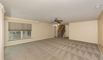 817 Woodside Trails Dr, Ballwin, MO 63021