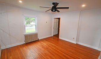 57 Netherwood Dr, Albertson, NY 11507