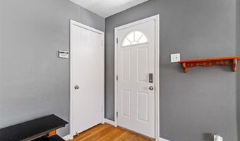 7133 Circleview Dr, Affton, MO 63123