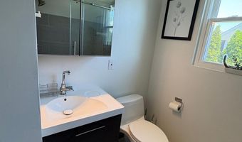 2011 N UPTON St, Arlington, VA 22207
