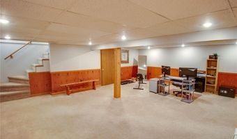2421 Woodcrest Dr, Alton, IL 62002