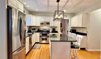 34 Marian Ave, Narragansett, RI 02882