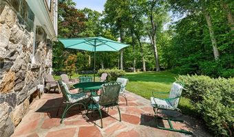 121 Commonwealth Ave, Warwick, RI 02886
