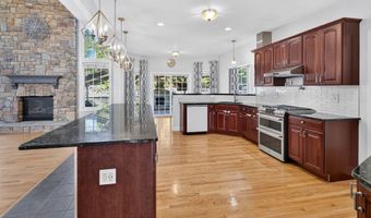 5 Normandy Sq, Guilderland, NY 12009