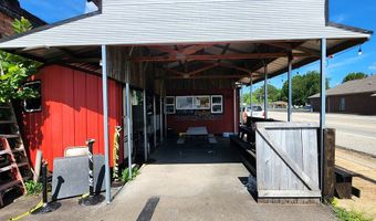 68 Front St, Big Sandy, TN 38221