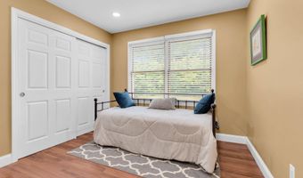 633 Spray Ave, Beachwood, NJ 08722