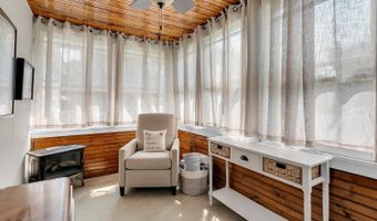 324 E End Ave, Belford, NJ 07718