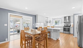 42 Lake Blvd, Aberdeen Twp., NJ 07747
