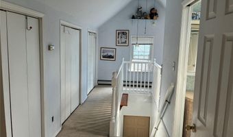 21 Wellington Pl, Amityville, NY 11701