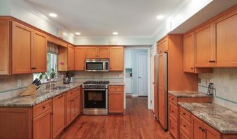 11 Lyon Rd, Middletown, NJ 07748