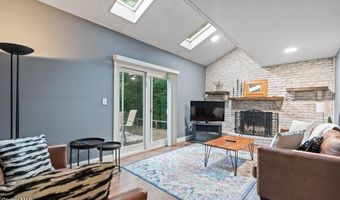 7 Hawthorn Cir, Albany, NY 12203