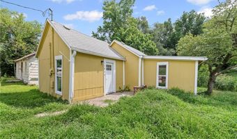1022 N 8th St, Atchison, KS 66002