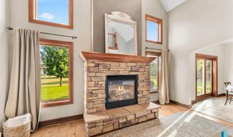 907 St Andrews Dr, Beresford, SD 57004