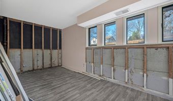 3 Newfield Ct, Ballwin, MO 63011