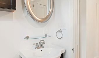 16 E LINDEN St, Alexandria, VA 22301