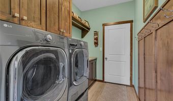932 Waters Edge Cir, Avon, MN 56310