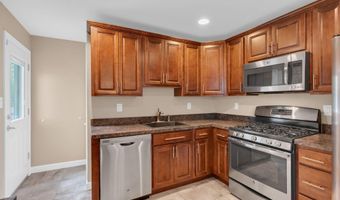 32 Bowline St, Beachwood, NJ 08722