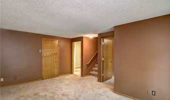 911 Woodglen Ct, Altoona, WI 54720